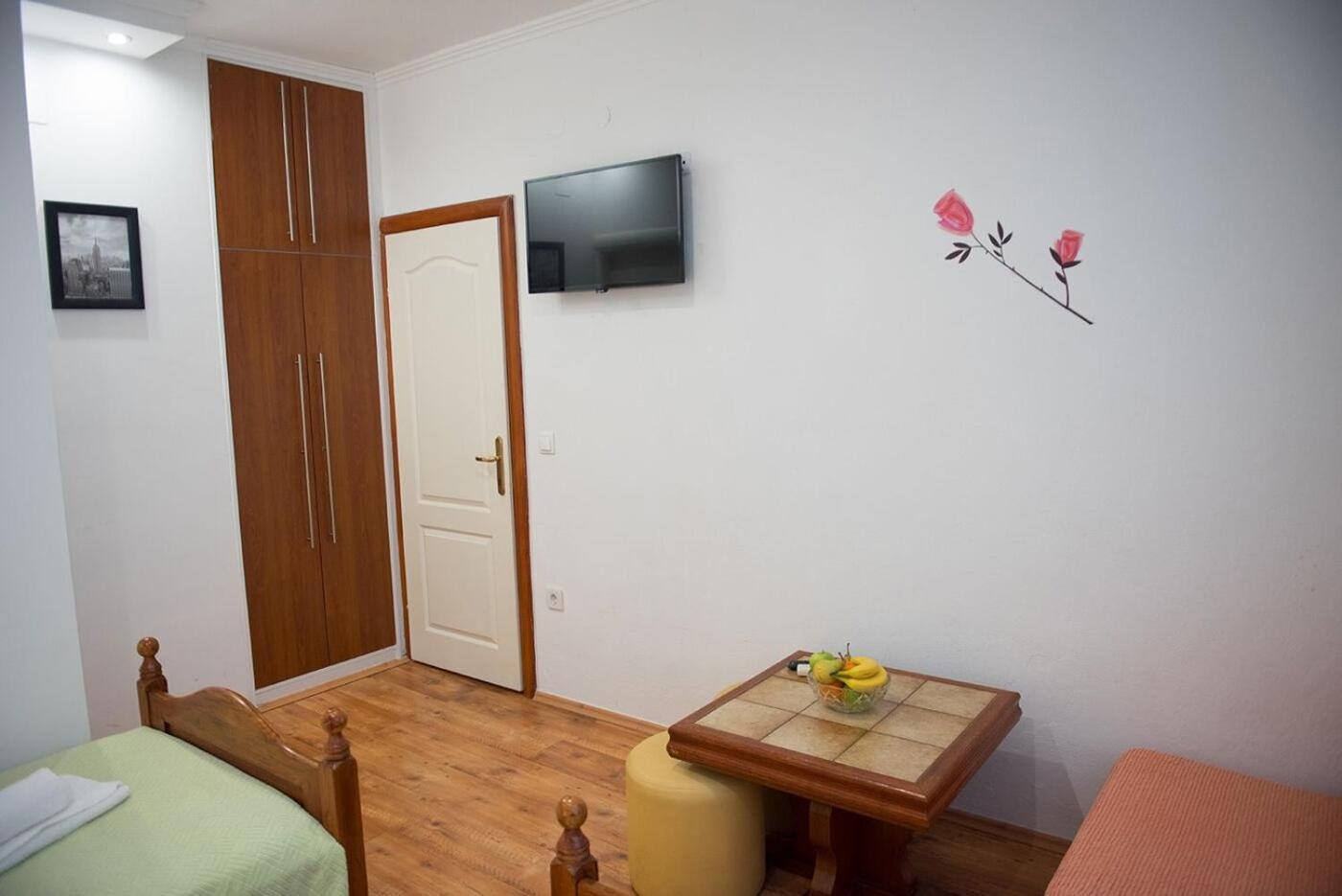 Apartments And Rooms Robi Podstrana Exterior foto