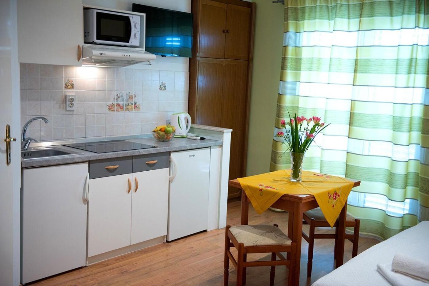 Apartments And Rooms Robi Podstrana Exterior foto