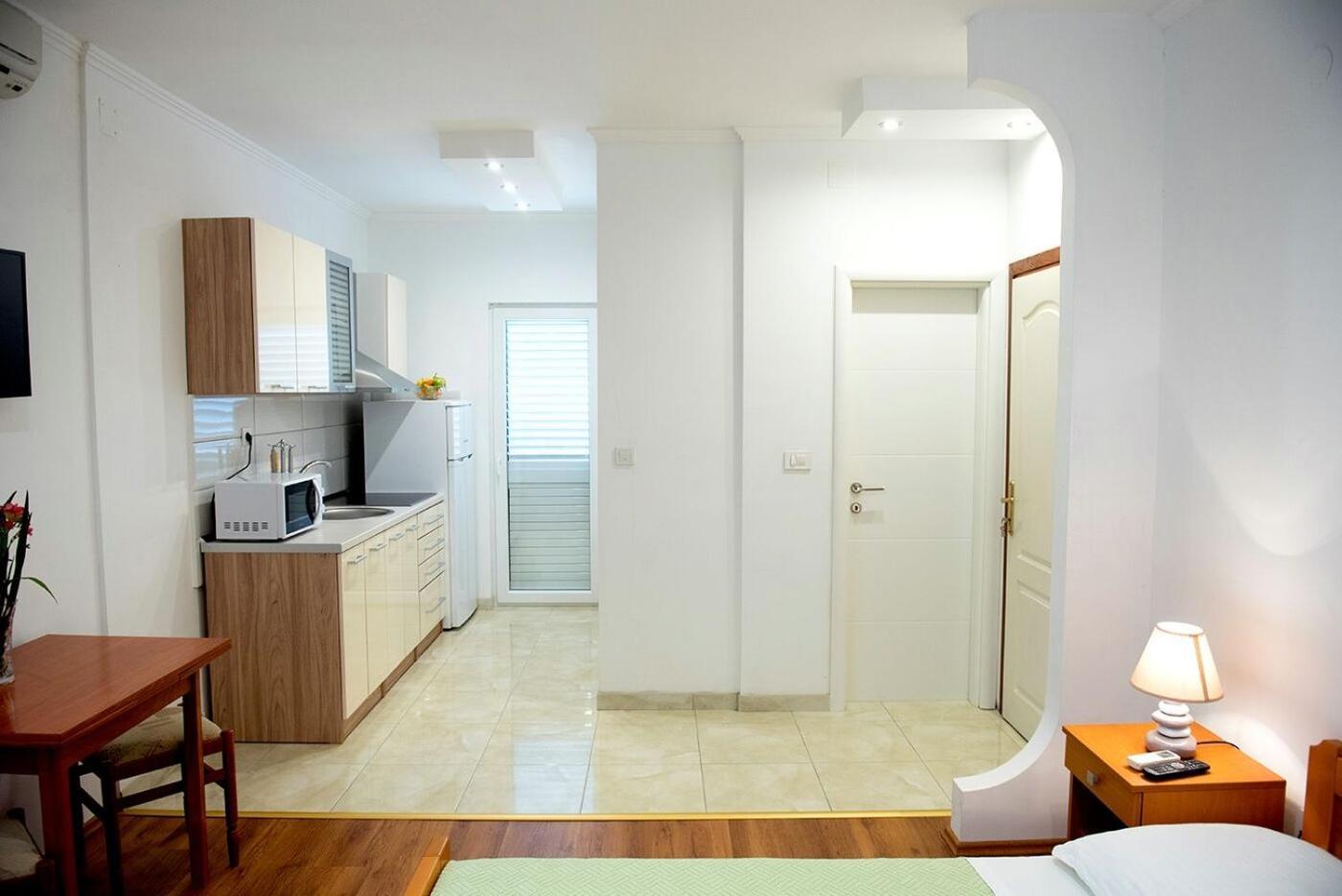 Apartments And Rooms Robi Podstrana Exterior foto