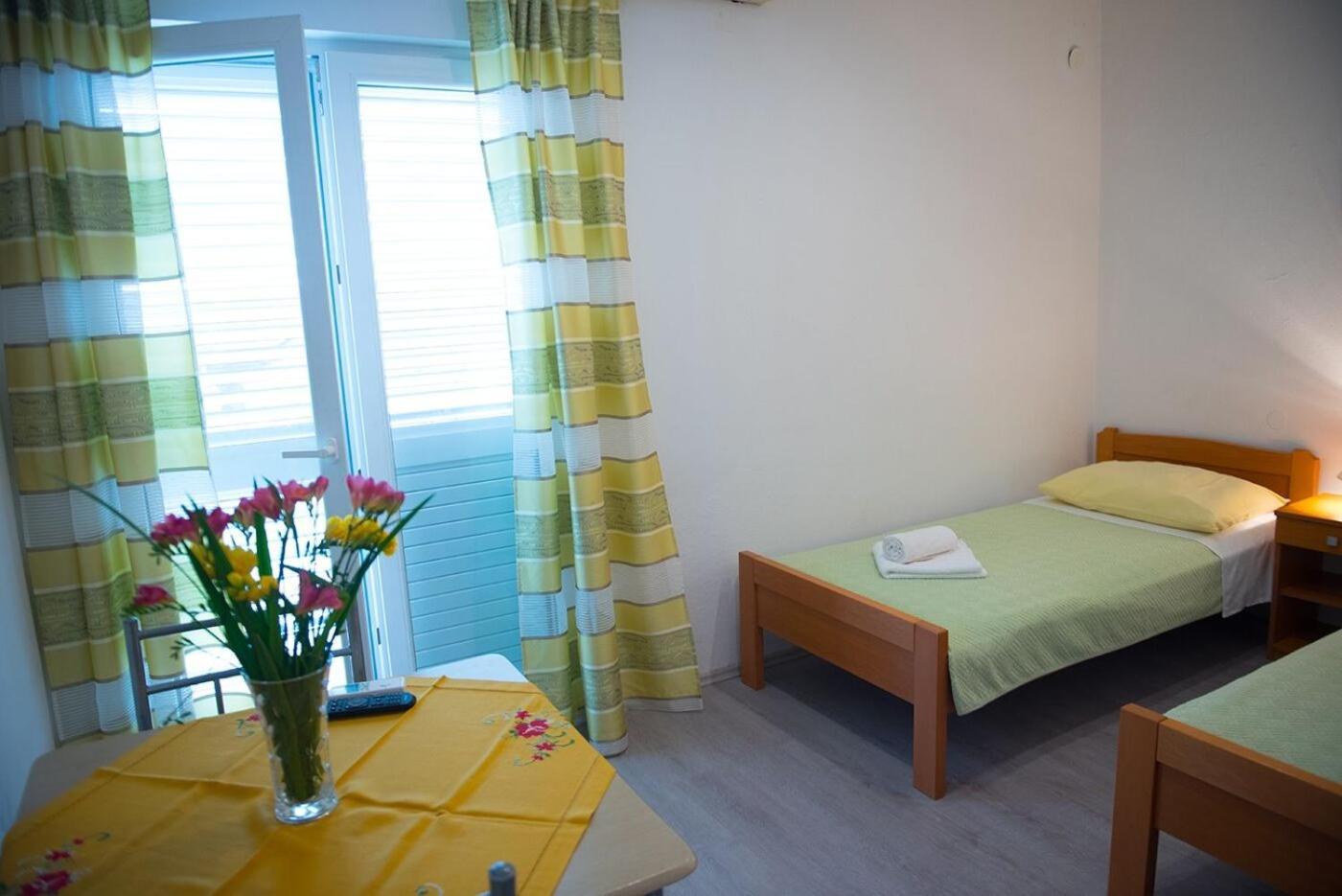 Apartments And Rooms Robi Podstrana Exterior foto