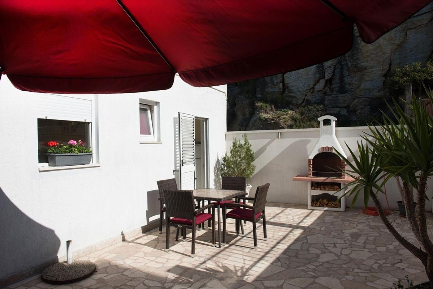 Apartments And Rooms Robi Podstrana Exterior foto